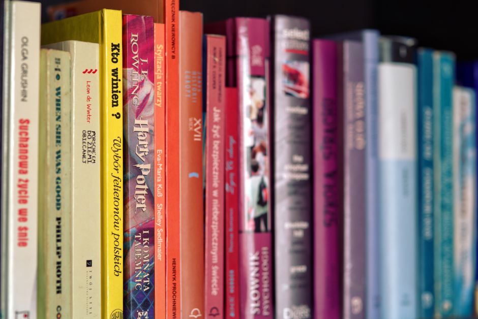 BookTok's Power: How It Rewrites Publishing & Reader Psychology