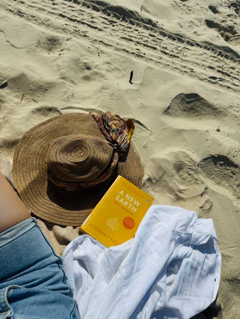 Book Review: The Power of Now by Eckhart Tolle | Summary & Lessons