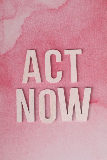 The Power of Now Review: Lessons & Summary of Tolle's Classic