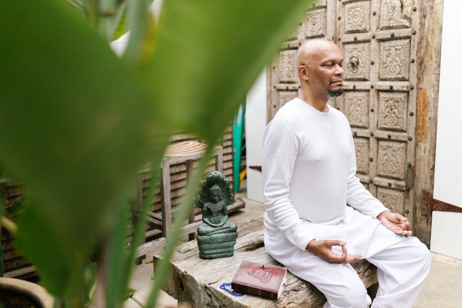 The Power of Now Review: Lessons on Presence & Inner Peace